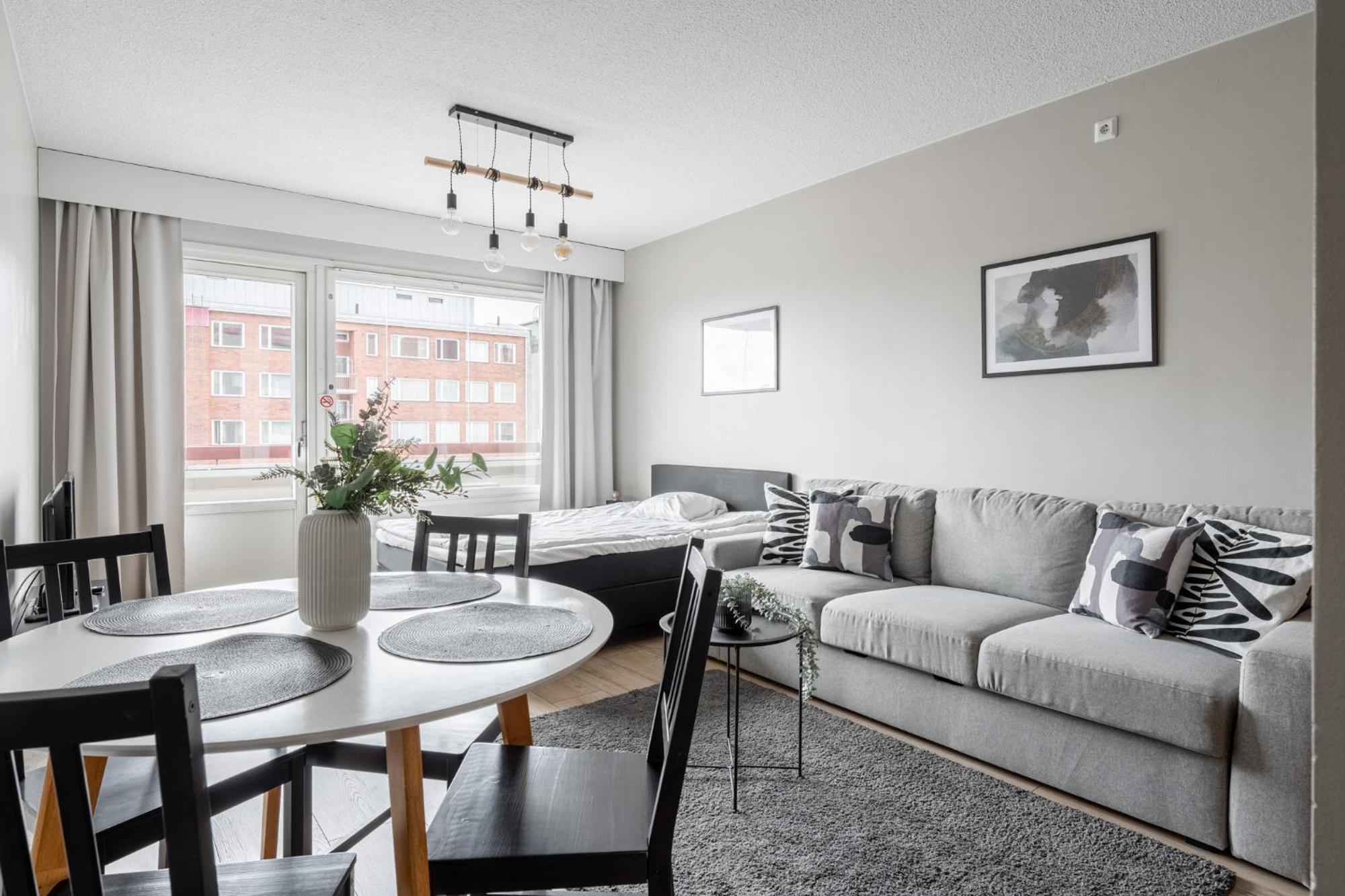 טמפרה Heartful 1Br Apartment With Balcony Next To Railway Station - Hosted By 2Ndhomes מראה חיצוני תמונה