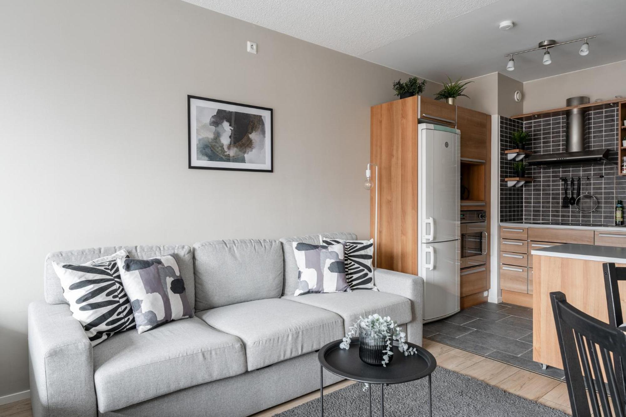 טמפרה Heartful 1Br Apartment With Balcony Next To Railway Station - Hosted By 2Ndhomes מראה חיצוני תמונה